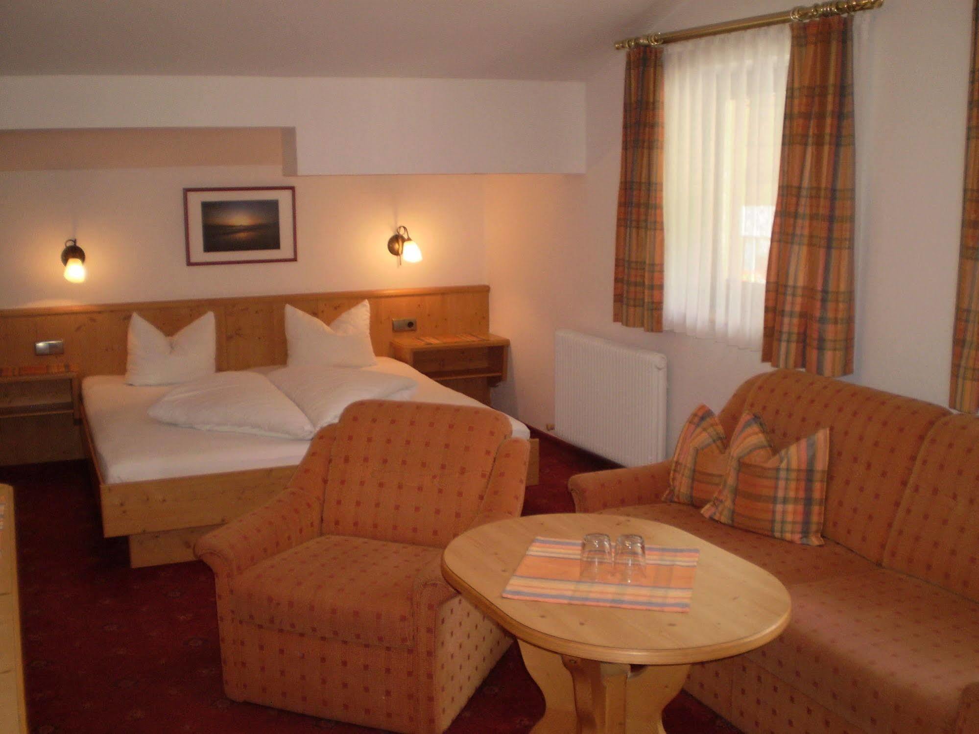 Apart Hotel Garni Strasser Zell am Ziller Exterior photo