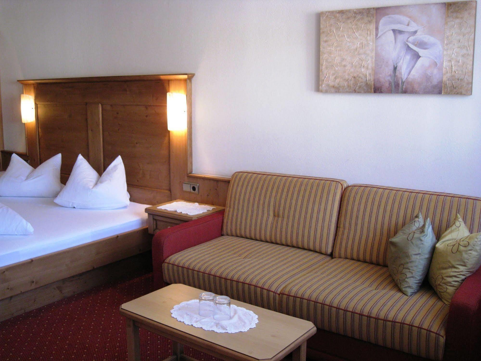 Apart Hotel Garni Strasser Zell am Ziller Exterior photo
