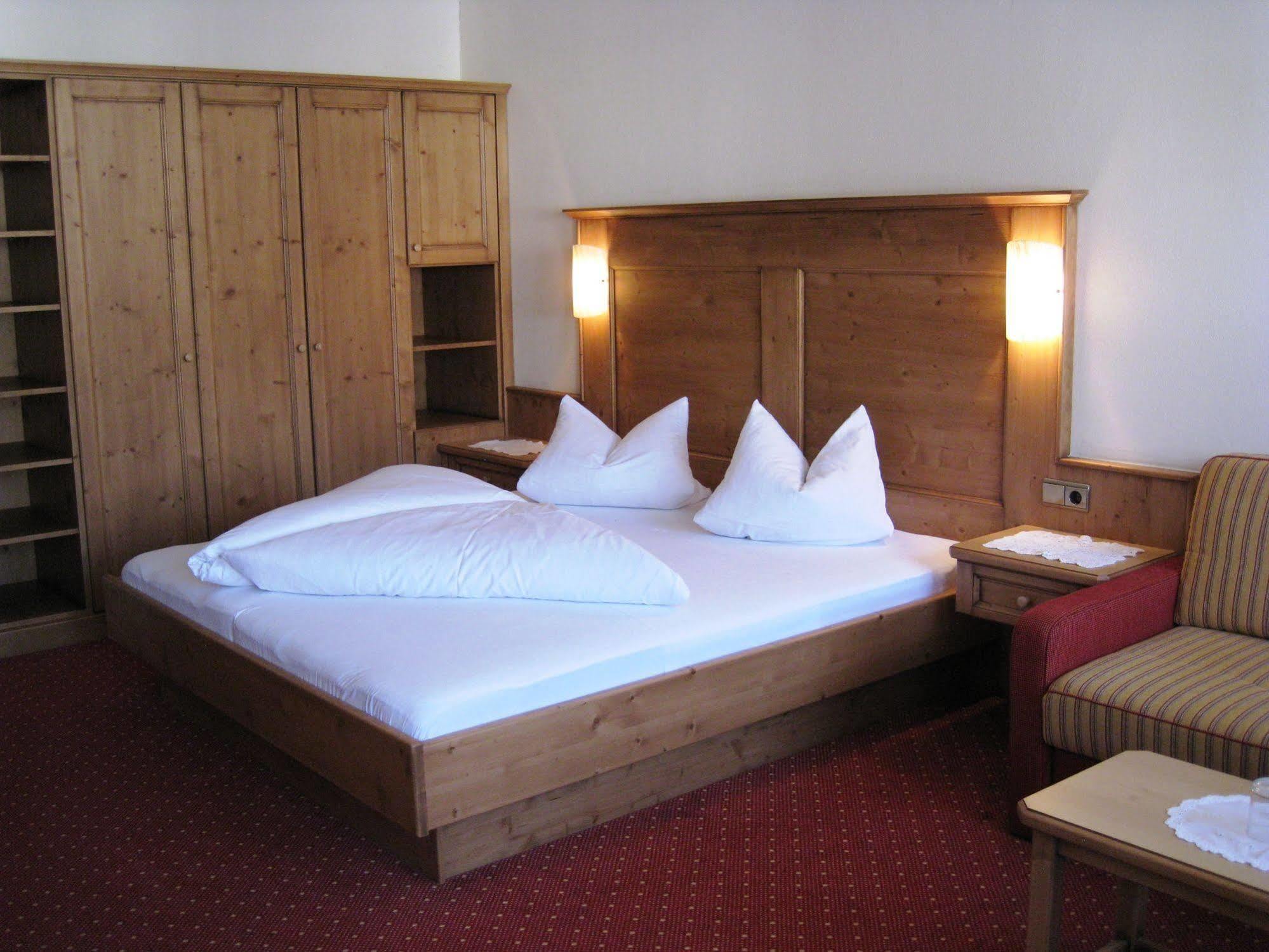 Apart Hotel Garni Strasser Zell am Ziller Exterior photo